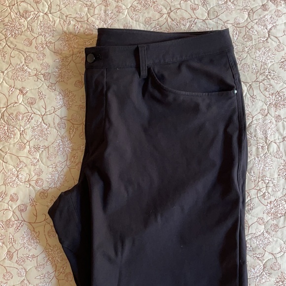 Lulu Lemon men’s ABC black pants - Picture 3 of 3